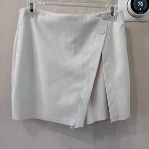 NWT Love Tree Ivory Vegan Leather Skort in size Medium